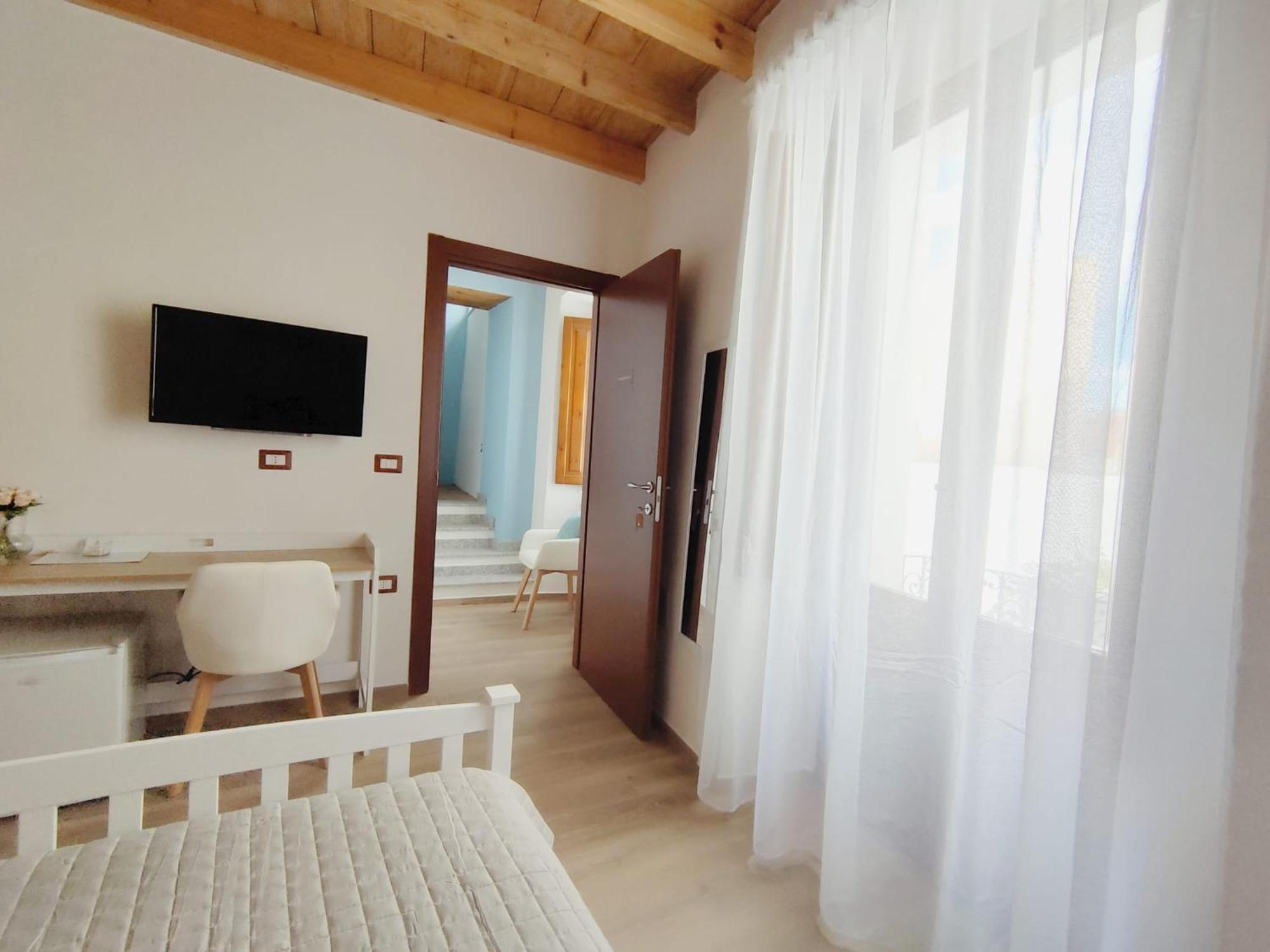 Donna Raffaela Bed & Breakfast แตร์เตนิอา ภายนอก รูปภาพ